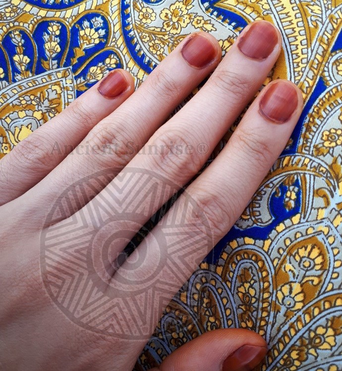 Cosmetic uses for Applying Henna